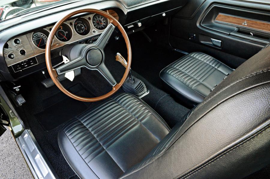 Интерьер Dodge Challenger R/T 426 Hemi (JS23) 1970 года  (фото 10 из 42)